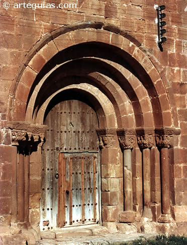Puerta de la iglesia de Fuensa&uacute;co