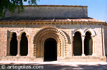 Galer&iacute;a de San Pedro de Ga&iacute;llos. La Historia de Segovia en la Edad Media est&aacute; ligada a la repoblaci&oacute;n de los siglos XI y XII.