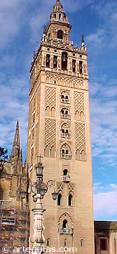 Giralda de Sevilla. Antiguo alminar almohade