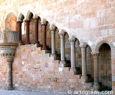 Escalera del refectorio del Monasterio de Santa Mar&iacute;a de Huerta