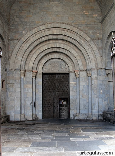 Portada principal. Catedral de Jaca