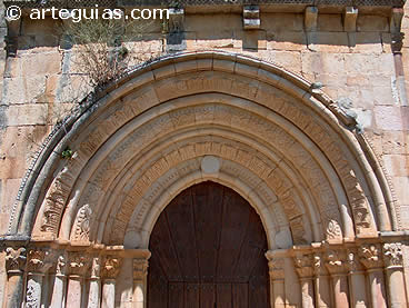 Portada de la iglesia de Marqu&iacute;nez, en la Monta&ntilde;a Alavesa