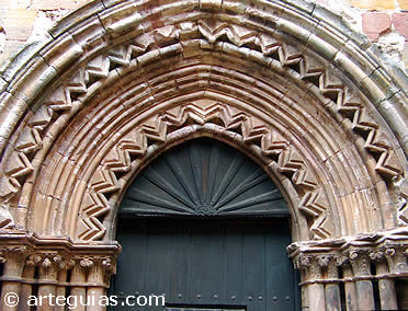 Puerta del Monasterio de Mave. Palencia