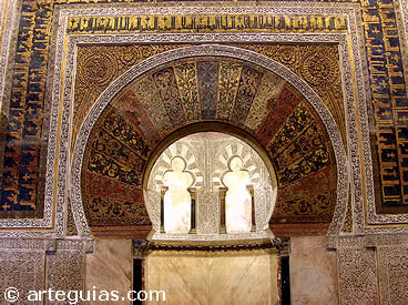 Arte isl&aacute;mico califal: mihrab de la Mezquita de C&oacute;rdoba
