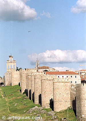 Historia de &Aacute;vila: Murallas