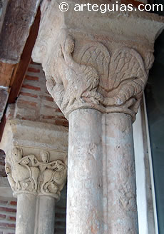 Capiteles de la galer&iacute;a de la iglesia de Nieva. Segovia