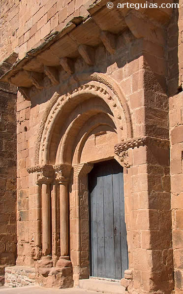 Puerta de la iglesia de Or&iacute;soain