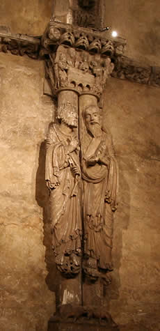 Detalle de las columnas - estatua de la C&aacute;mara Santa de la Catedral de Oviedo