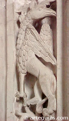 Grifo en la puerta de la iglesia del Monasterio del Paular. Madrid