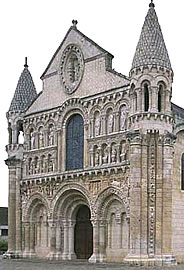 Notre Dame la Grande de Poitiers. Ejemplo del barroquismo del rom&aacute;nico final en Francia