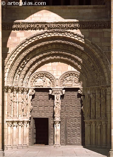 Portada occidental de la bas&iacute;lica de San Vicente