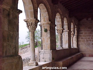 P&oacute;rtico rom&aacute;nico de El Salvador de Sep&uacute;lveda