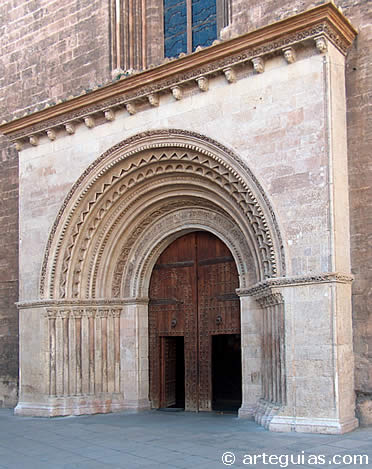 Puerta rom&aacute;nica del Palau. Catedral de Valencia