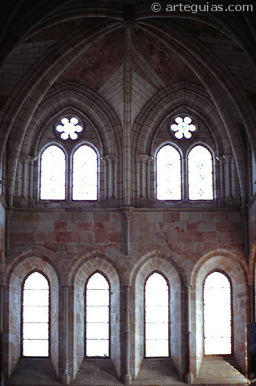 Ventanales del Refectorio de Santa Mar&iacute;a de Huerta.Una de las primeras manifestaciones de la arquitectura g&oacute;tica en Espa&ntilde;a