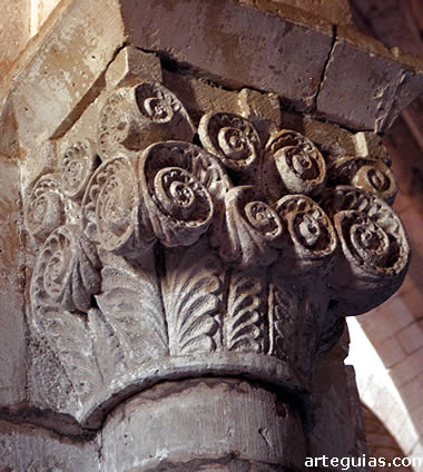 Capitel interior. Monasterio de Sacramenia