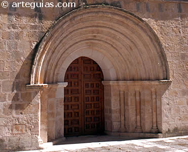 Portada occidental del Monasterio de Sacramenia