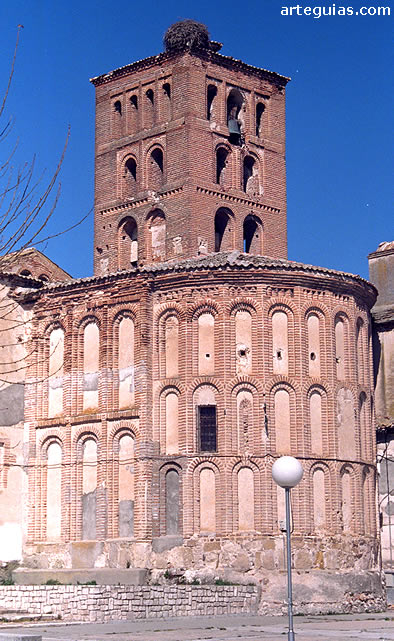 Cabecera y torre de la iglesia de Samboal
