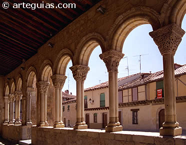 Galer&iacute;a porticada de la iglesia de San Lorenzo