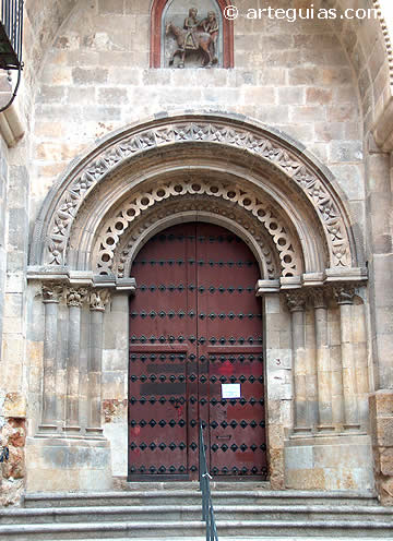 Puerta de la iglesia de San Mart&iacute;n