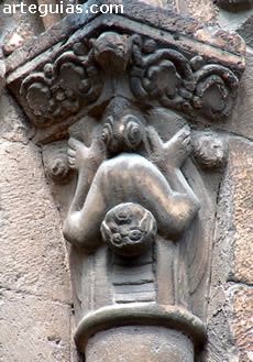 Capitel del &aacute;bside de la colegiata de Santillana del Mar