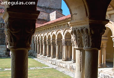 Claustro de la Colegiata de Santillana del Mar