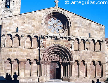 Fachada de Santo Domingo de Soria