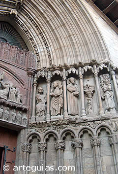 Portada g&oacute;tica de la iglesia de San Bartolom&eacute; de Logro&ntilde;o