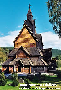 stavkirke (iglesia de m&aacute;stiles)