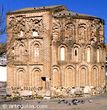 Cabecera mud&eacute;jar. Ermita de los Milagros.