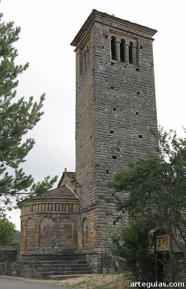 Cabecera y torre de San Pedro de L&aacute;rrede