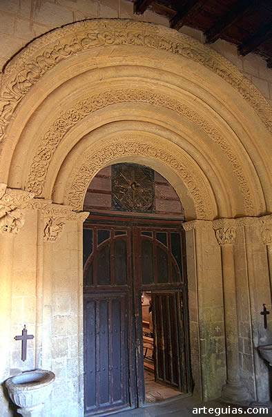 Magn&iacute;fica portada de Torreiglesias, junto a Tur&eacute;gano