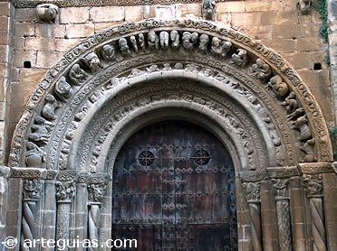 Portada de Santa Mar&iacute;a de Uncastillo. Cinco Villas
