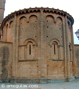 &Aacute;bside de la iglesia de San Mart&iacute;n. Uncastillo