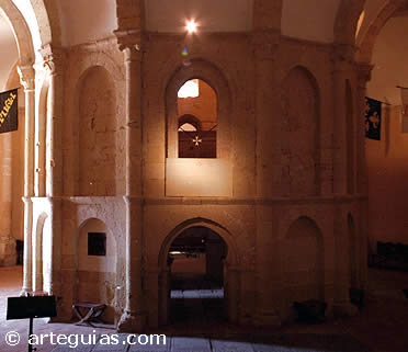 Interior de la iglesia de la Vera Cruz de Segovia