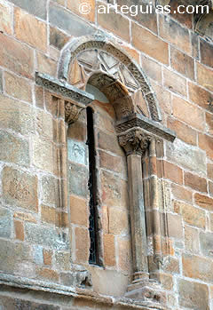Ventanal del testero de Santa Mar&iacute;a de la Oliva de Villaviciosa