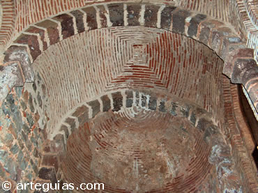 &Aacute;bside rom&aacute;nico de la Ep&iacute;stola. Iglesia del Sacro Convento de Calatrava la Nueva. Ciuda Real