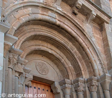 Portada de la iglesia de Castil&iacute;scar. Cinco Villas