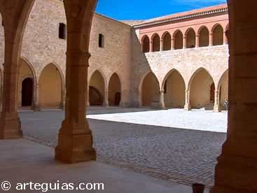 Patio interior del Castillo de Rubielos