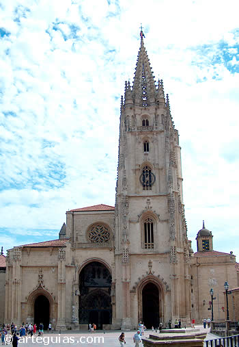 Catedral de Oviedo: fachada occidental