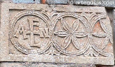 Friso de la iglesia visigoda de Quintanilla de las Vi&ntilde;as.