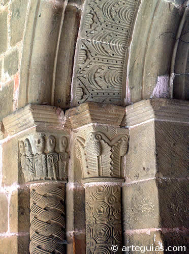 Capiteles de la portada de San Salvador de Fruiz