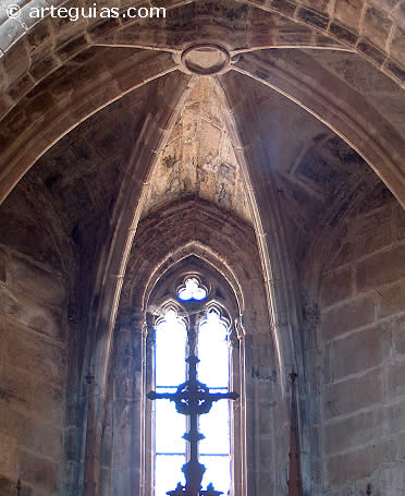 Cabecera de estilo g&oacute;tico.. Mora de Rubielos. Teruel