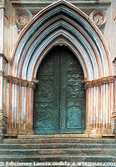 Portada g&oacute;tico mud&eacute;jar del Monasterio de Guadalupe. C&aacute;ceres