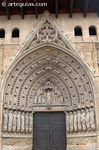 La catedrales g&oacute;ticas son bello ejemplo de la grandeza de la Edad Media en Espa&ntilde;a (Catedral de Huesca)