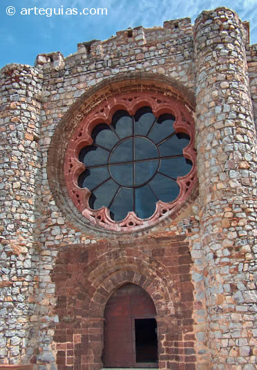 Fachada de la iglesia del Castillo de Calatrava. Campo de Calatrava. Ciudad Real