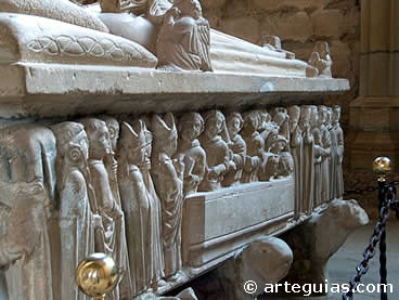 Sepulcro g&oacute;tico. Monasterio de Ca&ntilde;as. La Rioja