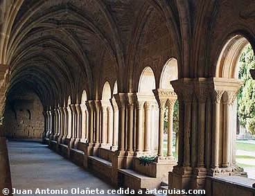 Claustro del Monasterio de Poblet. Ruta del C&iacute;ster