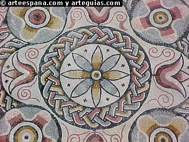 Existen numerosos mosaicos con hermosas figuraciones geom&eacute;tricas. Villa de Carranque