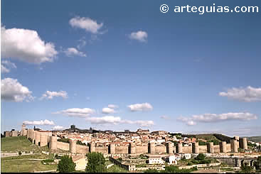 Vista general de las murallas de &Aacute;vila