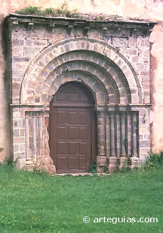 Portada de la iglesia del Monasterio de Obona